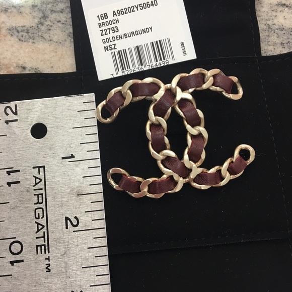Authentic Chanel brooch - Picture 3 of 4